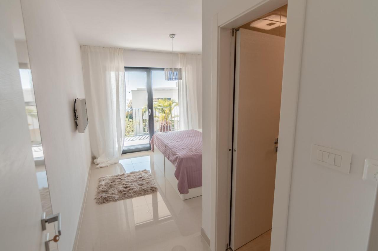 Villa The Boat With Rooftop Pool Матульи Экстерьер фото