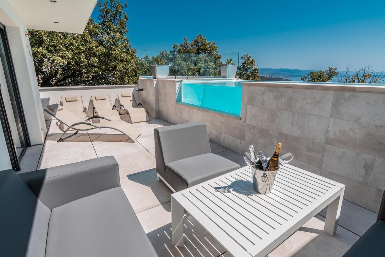 Villa The Boat With Rooftop Pool Матульи Экстерьер фото