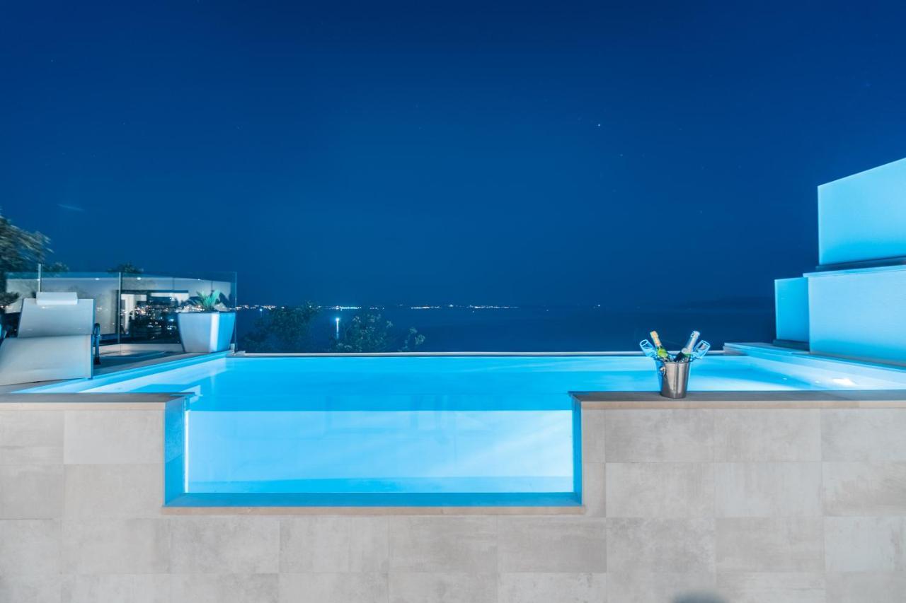 Villa The Boat With Rooftop Pool Матульи Экстерьер фото