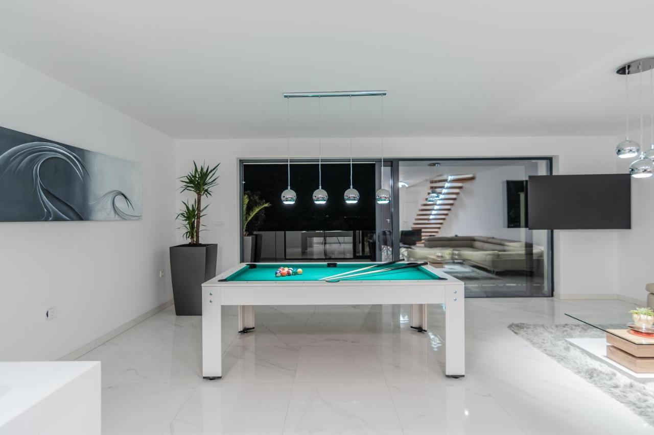 Villa The Boat With Rooftop Pool Матульи Экстерьер фото